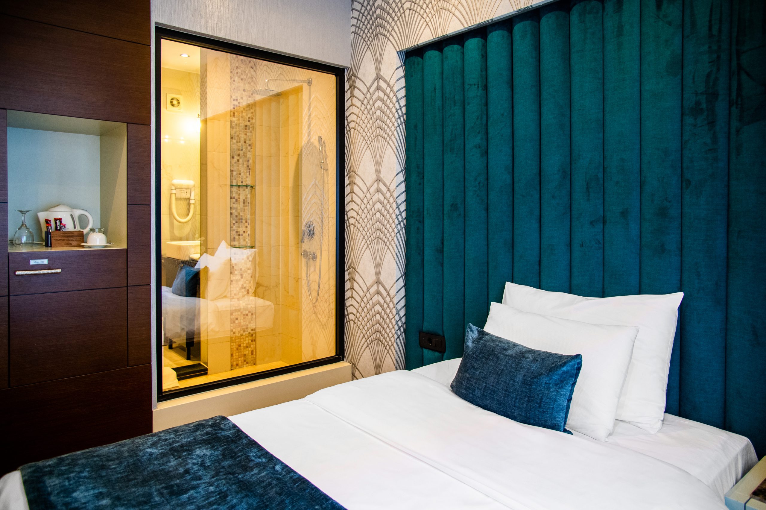 Queen room Crystal hotel Belgrade